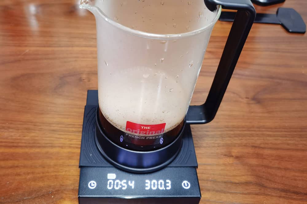 How to Use a French Press (Tools, Ratio and Step by Step Tutorial)