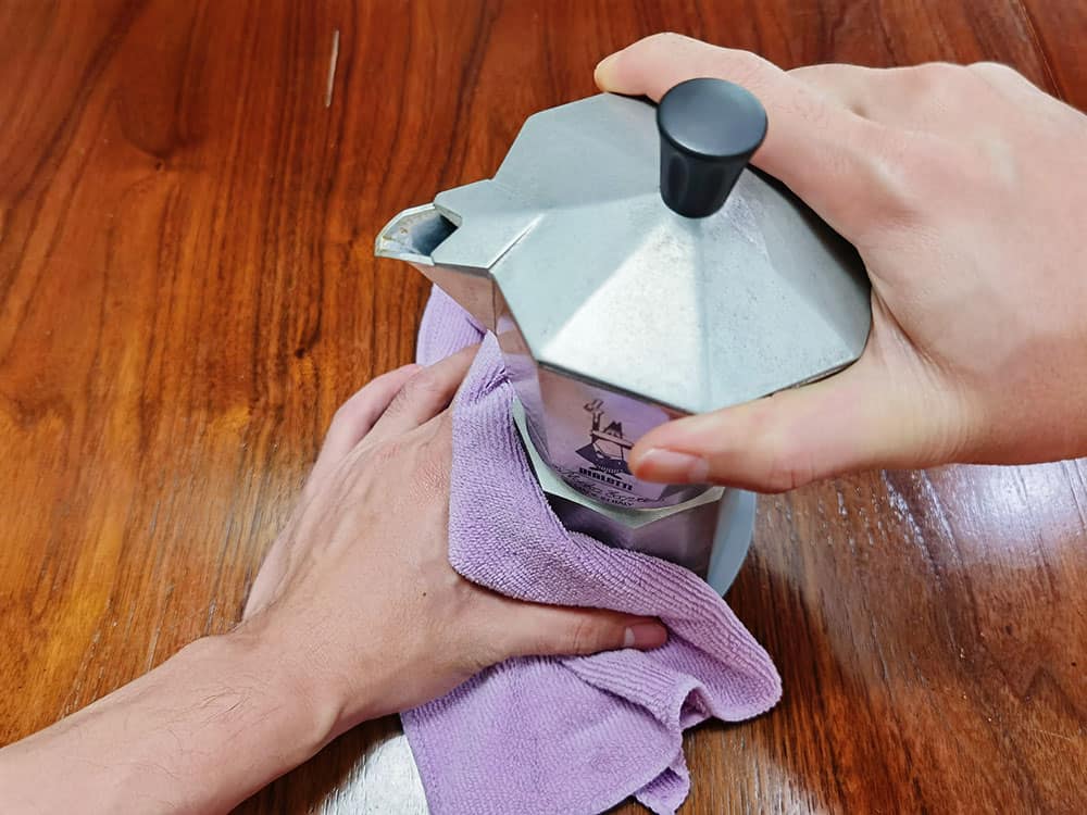 assemble the moka pot