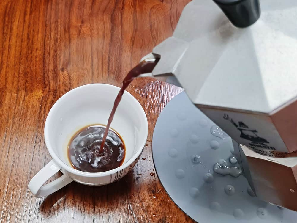 disfrute del espresso en la estufa