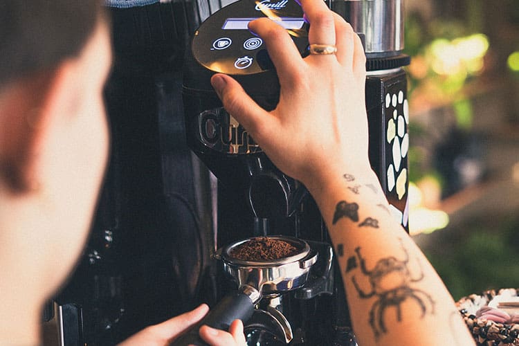 coffee-grinder-at-coffee-shop