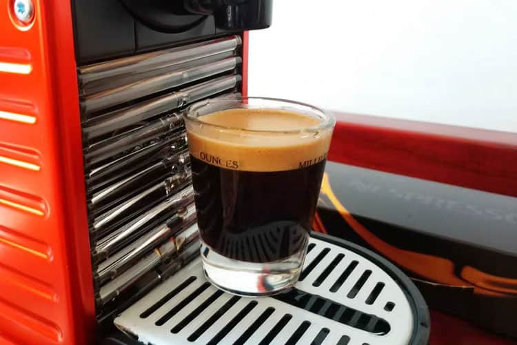 nespresso-pixie-espress-drink