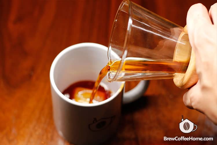 serving-japanese-iced-coffee