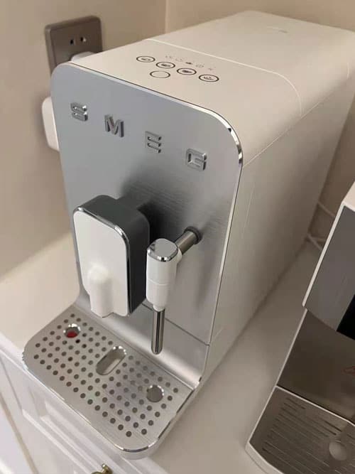 SMEG Bean to Cup Coffee Machine Review BCC02 And BCC01