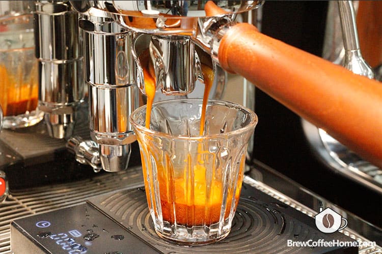 espresso-shot-from-lelit-bianca