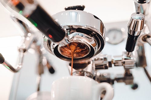 pulling-espresso-e61