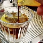 pour-espresso-over-tonic