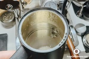 homemade-caramel-syrup-boil-water