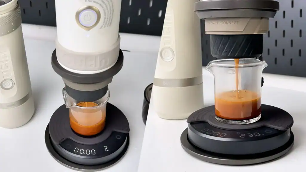 outin-mino-portable-espresso-maker-brewing