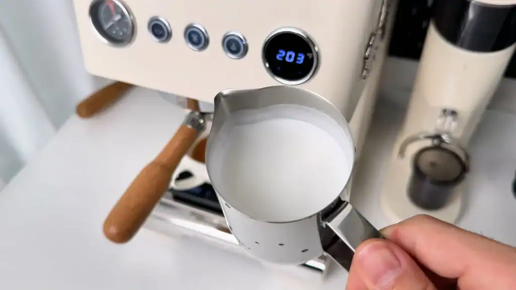 gemilai-ele-g3028a-espresso-machine-milk-texture