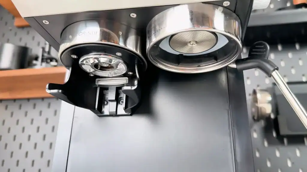 amzchef-cm5560-espressso-machine-with-grinder-brew-group