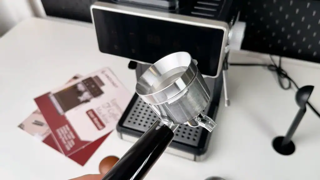 amzchef-cm5560-espressso-machine-with-grinder-portafilter