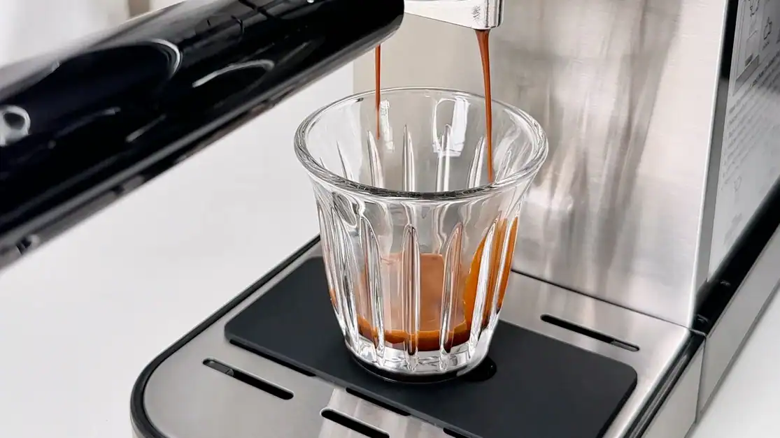 cofibrews-pulling-shot cofibrews-pulling-shot