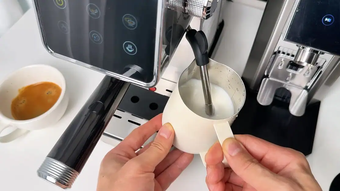 cofibrews-steaming-milk cofibrews-steaming-milk